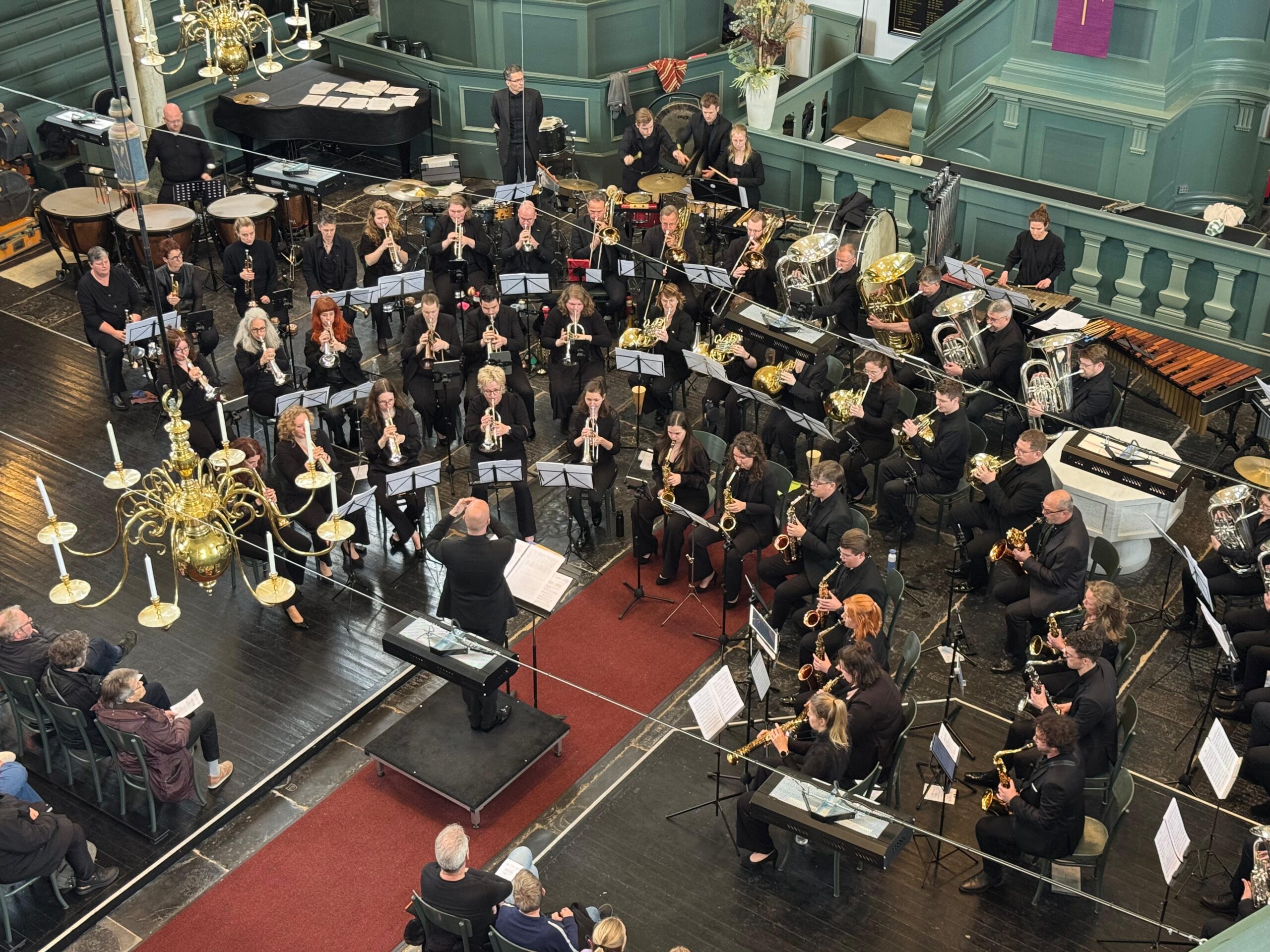 Frysk Fanfare Kollektyf en Brassband De Bazuin schitteren in Harlingen